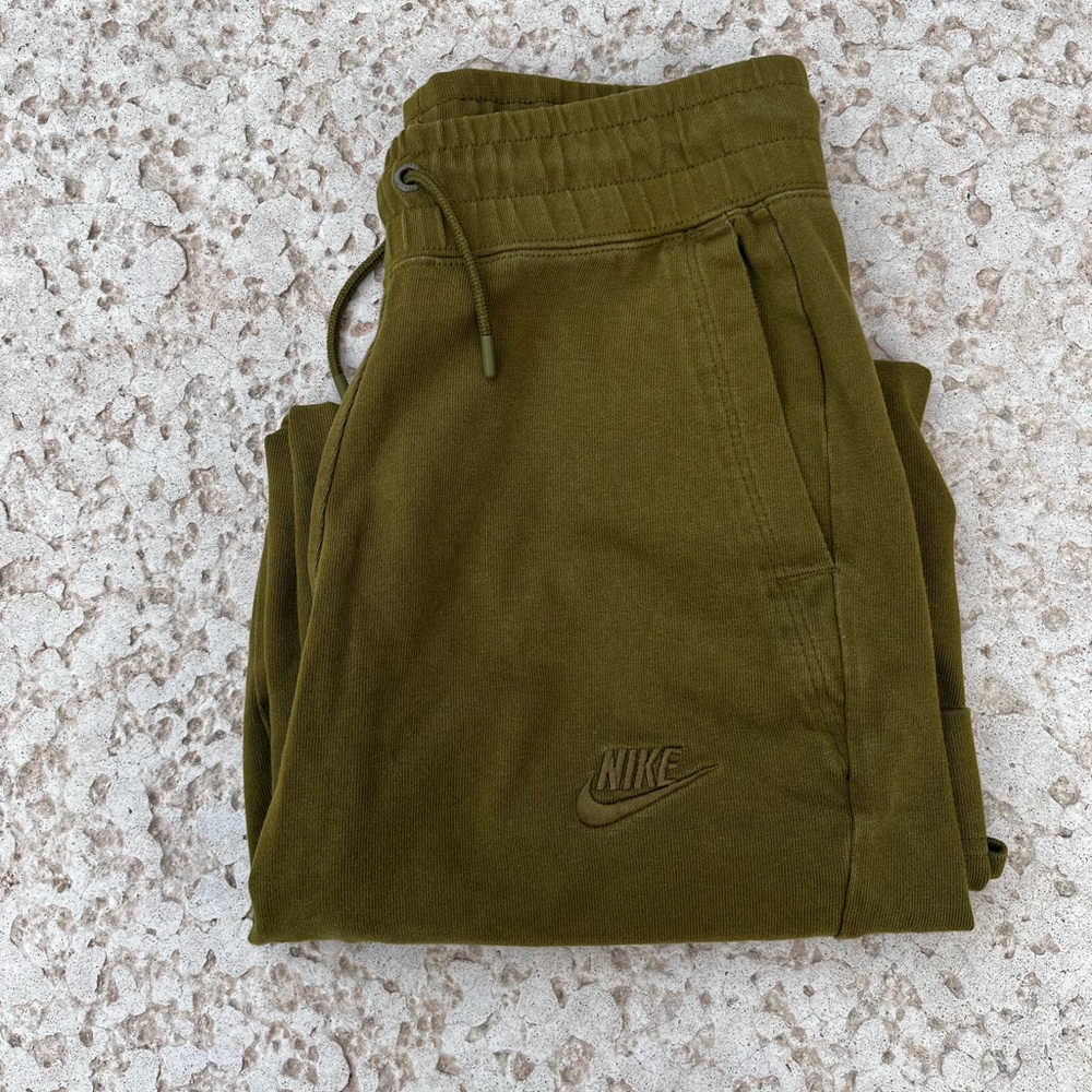 SOLD Nike Cropped Sweats